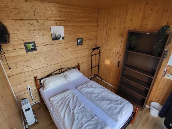 EASY Lodges Berlin : photo 6 de la chambre cottage double avec salle de bains commune