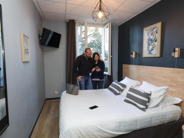 Htel La Rserve de Brive : photo 2 de la chambre suite familiale