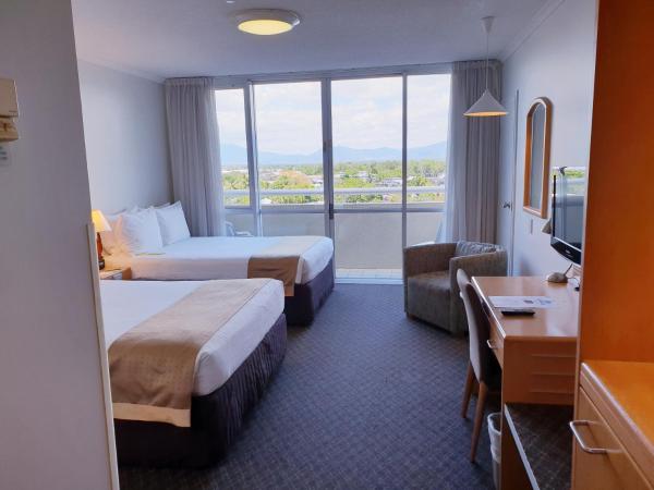 Cairns Harbourside Hotel : photo 2 de la chambre chambre double standard avec 2 lits doubles