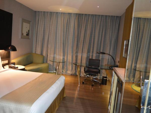 Holiday Inn New Delhi International Airport, an IHG Hotel : photo 2 de la chambre hébergement lit king-size standard - non-fumeurs 