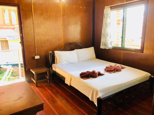 JR&GYM Resort : photo 3 de la chambre chambre double avec salle de bains privative