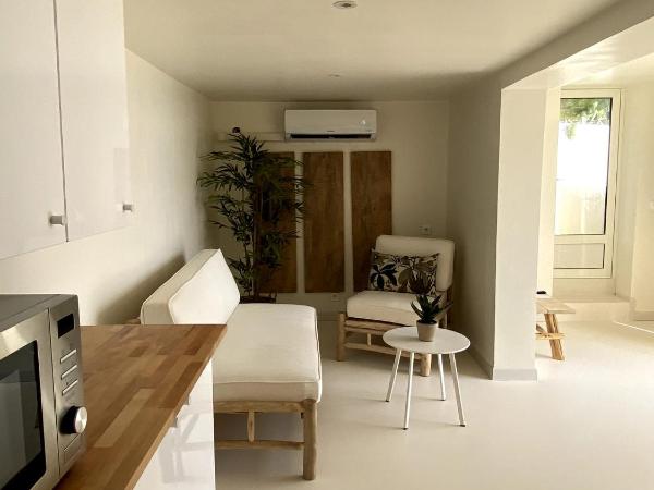 LES SUITES LOVE 3 SPA VUE MER PISCINe : photo 3 de la chambre suite lit king-size - vue sur mer