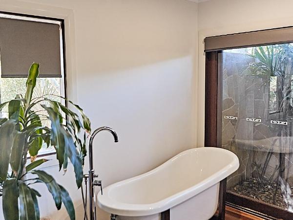 Away Guesthouse- Away on Shirley Lane : photo 4 de la chambre chambre double - vue sur parc