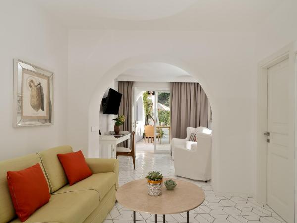 Botania Relais & Spa - The Leading Hotels of the World : photo 3 de la chambre suite lit king-size avec baignoire spa