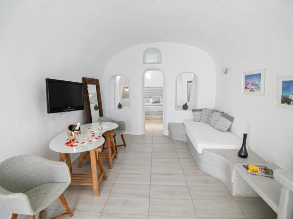 Vogue Suites : photo 2 de la chambre honeymoon cave suite with hot tub and sunset view