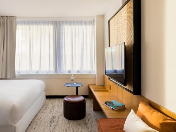 FirstName Bordeaux, Part of JdV by Hyatt : photo 7 de la chambre chambre king avec vue sur le parc