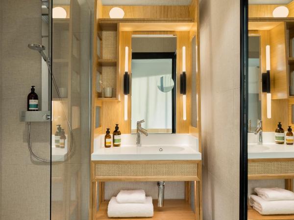 FirstName Bordeaux, Part of JdV by Hyatt : photo 8 de la chambre chambre lits jumeaux - vue sur parc