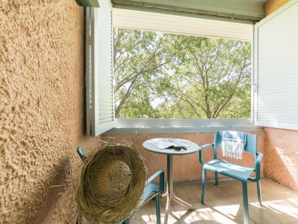 Belambra Clubs L'Isle Sur La Sorgue - Domaine De Mousquety : photo 4 de la chambre chambre triple avec balcon