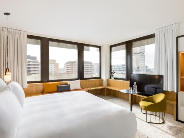 FirstName Bordeaux, Part of JdV by Hyatt : photo 7 de la chambre chambre d'angle lit king-size