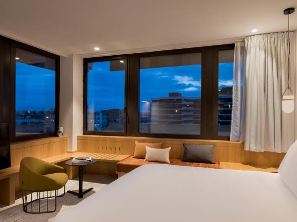 FirstName Bordeaux, Part of JdV by Hyatt : photo 9 de la chambre chambre d'angle lit king-size