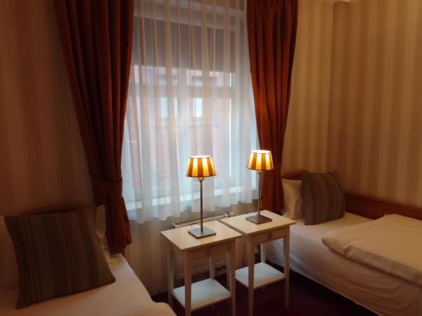 Hotel Stare Miasto Old Town : photo 1 de la chambre chambre lits jumeaux classique