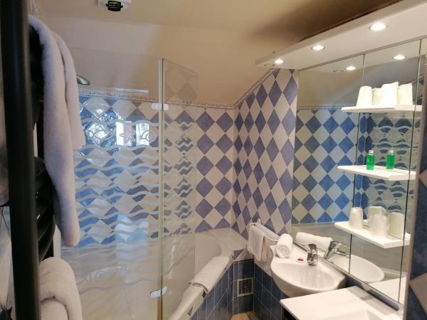 Hôtel Le Lievre Blanc : photo 3 de la chambre chambre quadruple avec baignoire