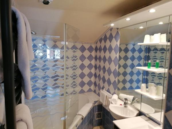 Htel Le Lievre Blanc : photo 3 de la chambre chambre quadruple avec baignoire