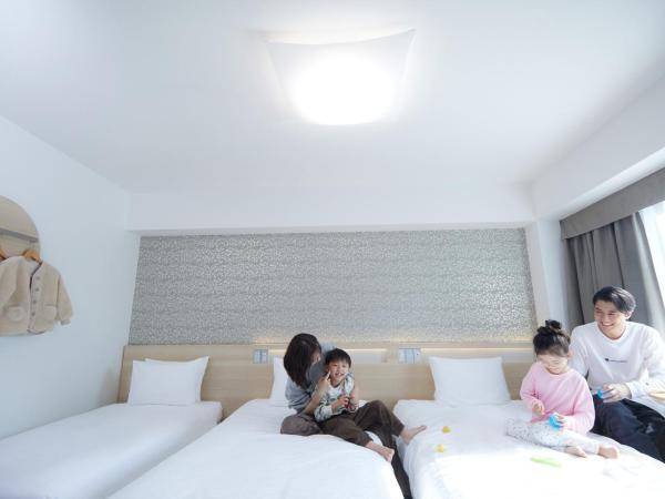 Karaksa Hotel Osaka Namba : photo 3 de la chambre chambre lits jumeaux avec lit d’appoint - 301