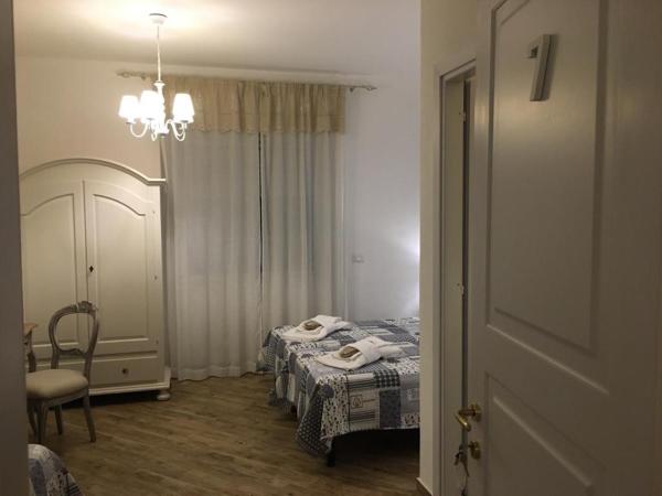 City Garden Guest House : photo 1 de la chambre chambre lits jumeaux avec lit d’appoint - 301
