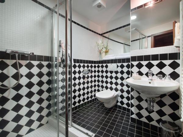 Hotel Morris Relax & Wellness : photo 5 de la chambre chambre double de luxe avec balcon ou terrasse