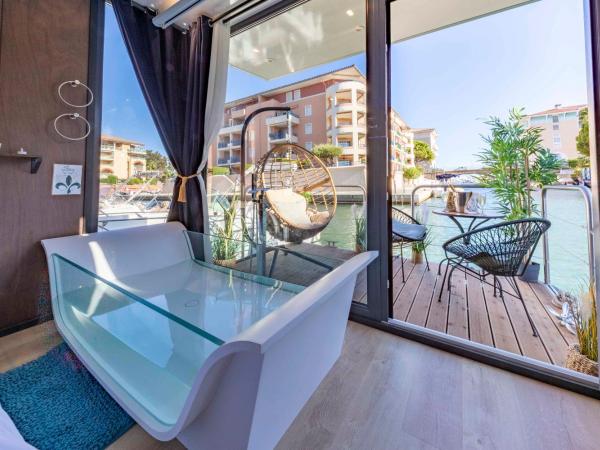 Escale Royale Frejus : photo 5 de la chambre suite lit king-size avec baignoire spa