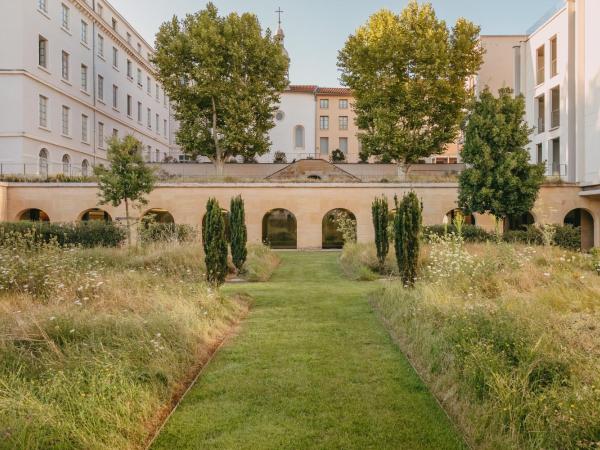 Villa Maïa : photo 1 de la chambre chambre double ou lits jumeaux deluxe – vue sur jardin