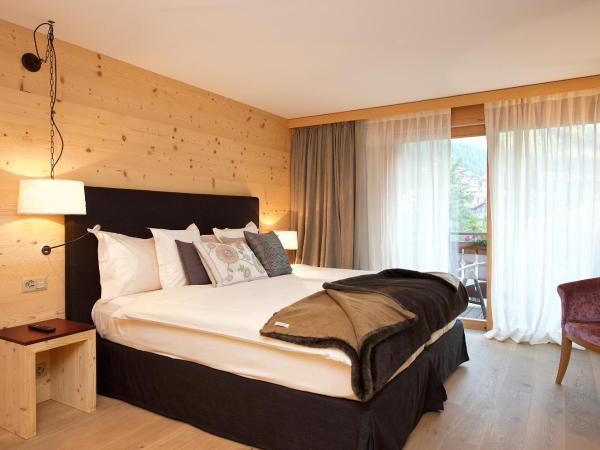 Matterhorn Lodge Boutique Hotel & Apartments : photo 1 de la chambre chambre double chalet - vue sur cervin