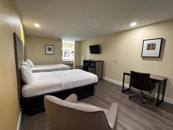 Rodeway Inn & Suites Hwy 290 NW : photo 4 de la chambre chambre double avec 2 lits doubles - non-fumeurs