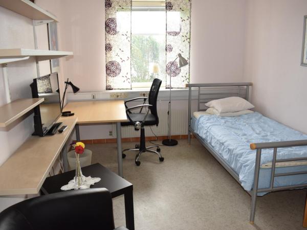 Vallabiten Rum och Lägenheter : photo 10 de la chambre chambre simple avec toilettes et douche communes