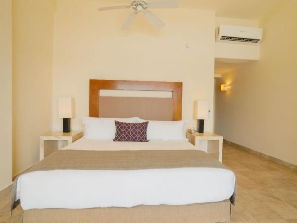 Camino Real Acapulco Diamante : photo 5 de la chambre chambre de luxe avec lit king-size - vue partielle sur mer 