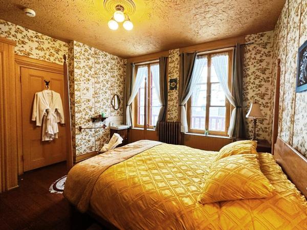 B&B Au Petit Roi : photo 2 de la chambre chambre lit queen-size avec salle de bains commune 