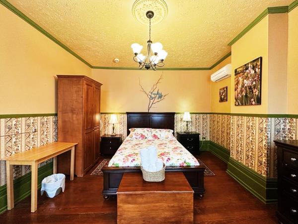 B&B Au Petit Roi : photo 9 de la chambre chambre lit queen-size avec salle de bains commune 