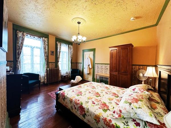 B&B Au Petit Roi : photo 8 de la chambre chambre lit queen-size avec salle de bains commune 