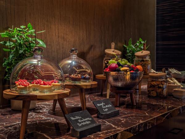 Hyatt Regency Dusseldorf : photo 9 de la chambre chambre lit king-size - accès au club