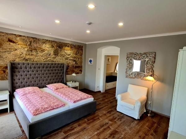 Penzion Valkoun-Lilienfeld : photo 1 de la chambre chambre triple - vue sur jardin