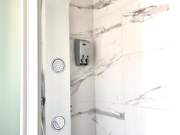 Hostal El Caprichito Marbella : photo 2 de la chambre suite avec terrasse