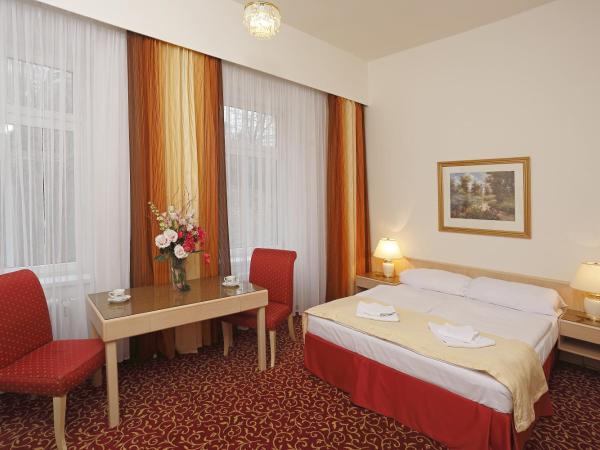 Romania : photo 2 de la chambre chambre triple standard avec vue sur cour