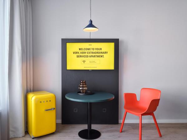 STAYERY Bremen : photo 3 de la chambre design room with fridge