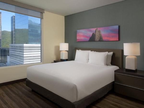Hyatt House Monterrey Valle San Pedro : photo 1 de la chambre cabinet de travail avec lit king-size