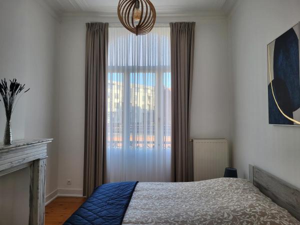 Brussels Bed & Blockchain Private rooms with shared bathroom : photo 2 de la chambre chambre double avec balcon