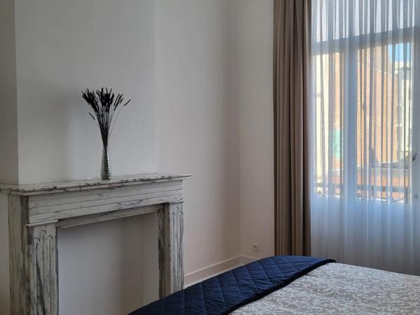 Brussels Bed & Blockchain Private rooms with shared bathroom : photo 3 de la chambre chambre double avec balcon