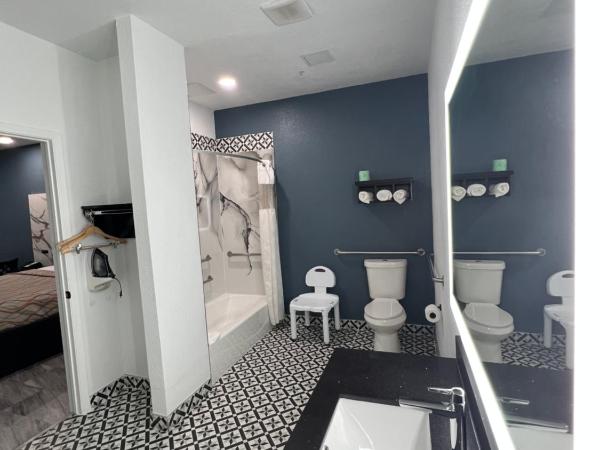 Grand Villa Inn Galleria : photo 4 de la chambre 1 king bed, mobility/hearing accessible room, bathtub w/ grab bars,non-smoking