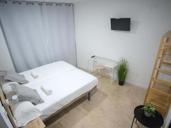 Urban Rooms Alicante : photo 2 de la chambre chambre double standard avec salle de bains commune