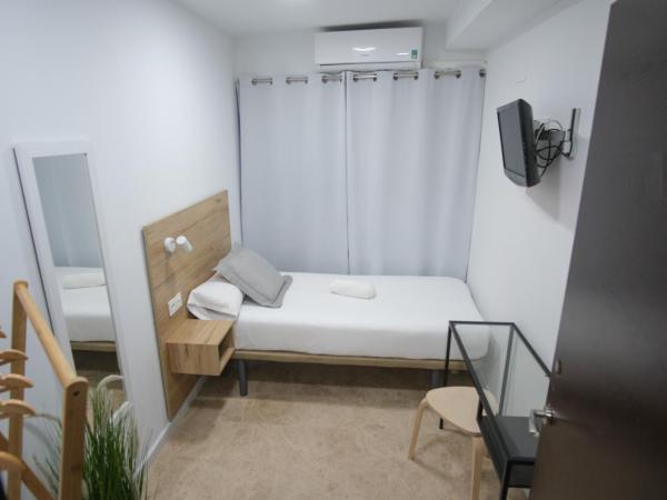 Urban Rooms Alicante : photo 1 de la chambre chambre simple avec salle de bains commune
