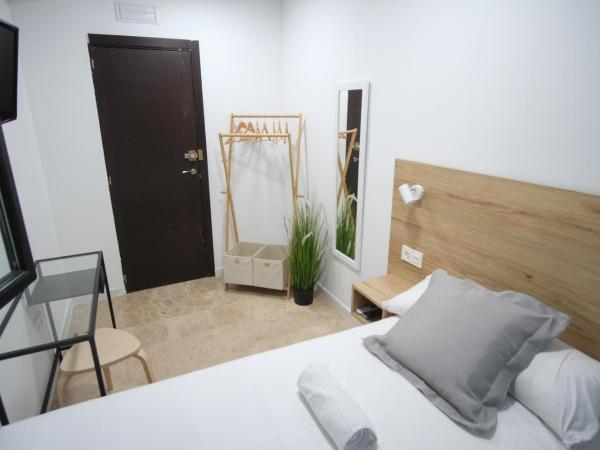 Urban Rooms Alicante : photo 3 de la chambre chambre simple avec salle de bains commune