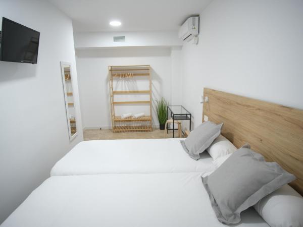 Urban Rooms Alicante : photo 4 de la chambre chambre double standard avec salle de bains commune
