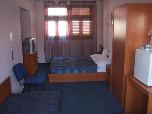 Tímárház Panzió : photo 4 de la chambre chambre quadruple - vue sur jardin