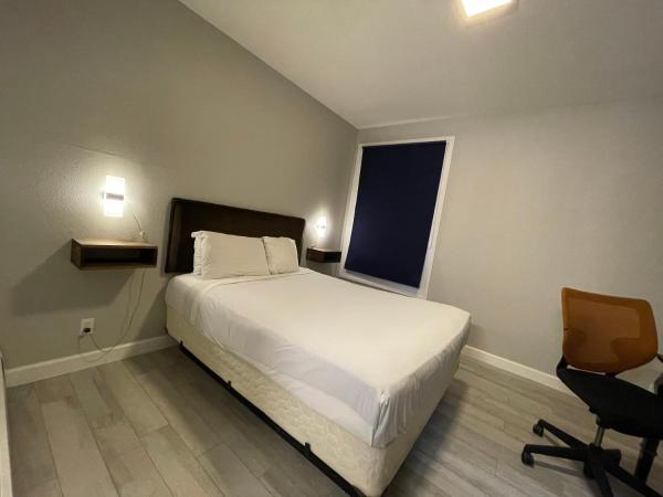 Marina Inn : photo 4 de la chambre chambre lit queen-size 