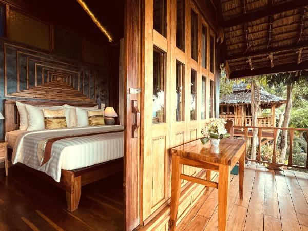 Phi Phi Phu Chalet Resort : photo 5 de la chambre bungalow - vue sur mer 