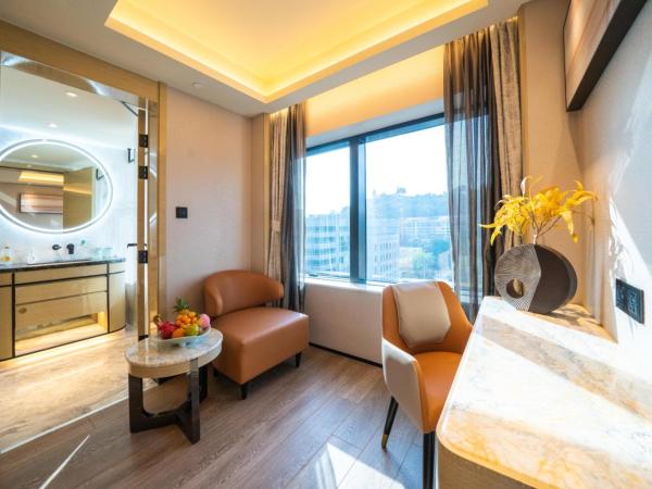 Hotel Golden Dragon : photo 2 de la chambre suite