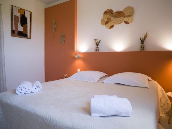 Hôtel - Restaurant U Santu Petru : photo 6 de la chambre chambre double - vue sur montagne