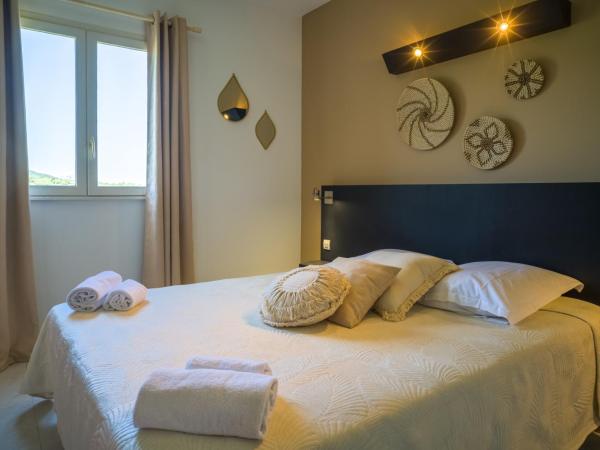 Hôtel - Restaurant U Santu Petru : photo 5 de la chambre chambre double - vue sur montagne