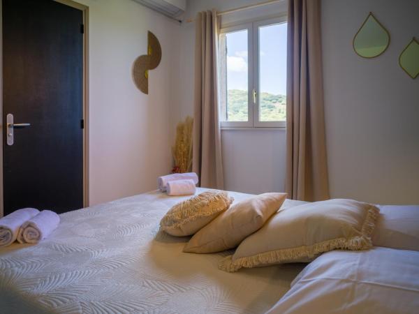 Hôtel - Restaurant U Santu Petru : photo 4 de la chambre chambre double - vue sur montagne