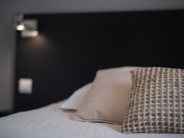 Hôtel - Restaurant U Santu Petru : photo 3 de la chambre chambre double standard